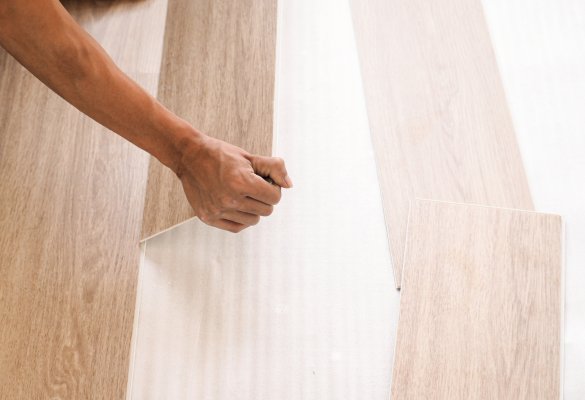 Zamki w panelach LVT – kluczowe technologie w nowoczesnych podłogach.